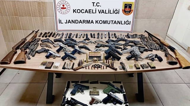 Kocaeli'de ruhsatsız 18 silah ele geçirildi