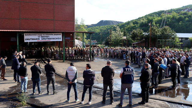 15 yıl önce grizu patlamasında ölen madenciler anıldı