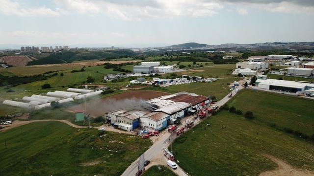 Gebze'de boya fabrikasında yangın (2)