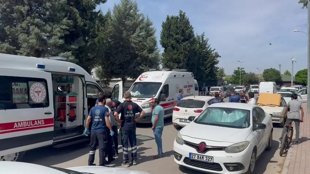 Adliye binası önünde akraba ailelerin kavgası: 5 yaralı, 7 gözaltı