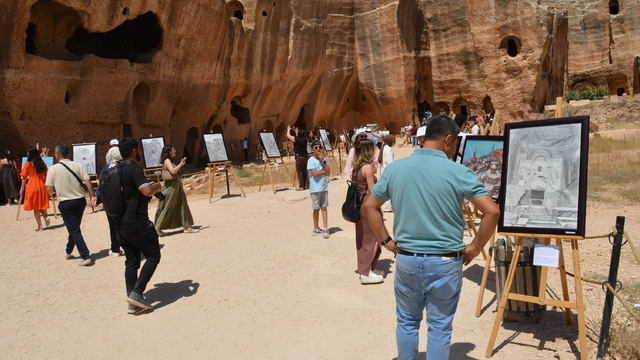Dara Antik Kent'te 'Kalemin Ustaları Resim Sergisi'