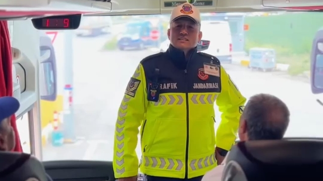 Çorum'da otobüsle yolculuk edenlere emniyet kemerinin önemi anlatıldı