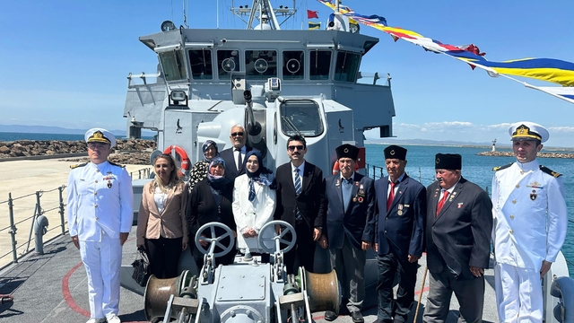 TCG Akçakoca mayın gemisi Enez Limanı'nda ziyarete açıldı