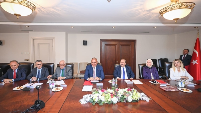 Bakan Ersoy, Cumhurbaşkanlığı Kültür ve Sanat Politikaları Kurulu üyeleriyle görüştü