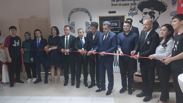 Kozan Anadolu Lisesi'nde müzik sınıfı açıldı