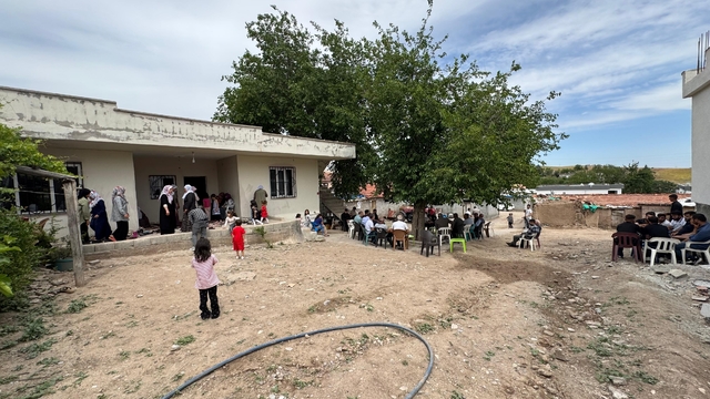 Baba ve oğlunun yanan kamyonette cesetlerinin bulunduğu olaya ilişkin 3 gözaltı (2)