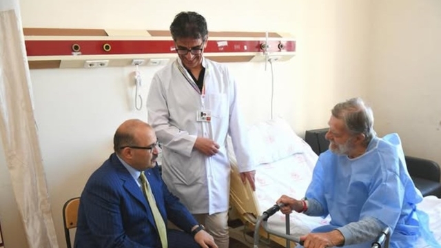 Vali Ustaoğlu, Ahmet Mekin'i tedavi gördüğü hastanede ziyaret etti