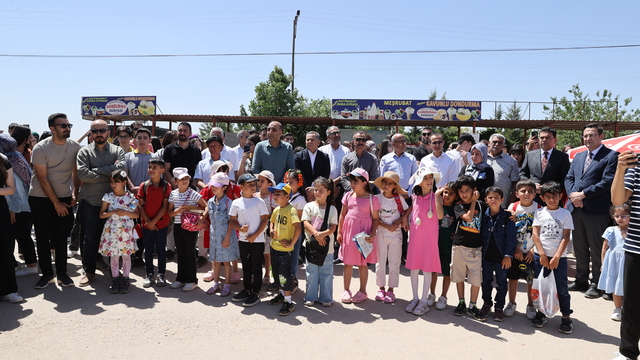 Mardin'in tarihi yapılarını resmeden öğrencilerin eserleri Dara Antik Kenti'nde sergilendi