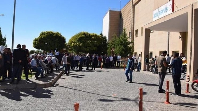 Şanlıurfa'da polis merkezi önünde kavga: 5 yaralı, 12 gözaltı