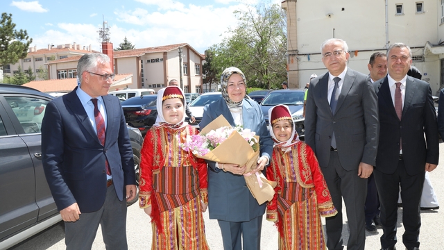 Ankara'da "Türkiye Yüzyılı'nda Anne ve Baba Olmak" konulu konferans düzenlendi