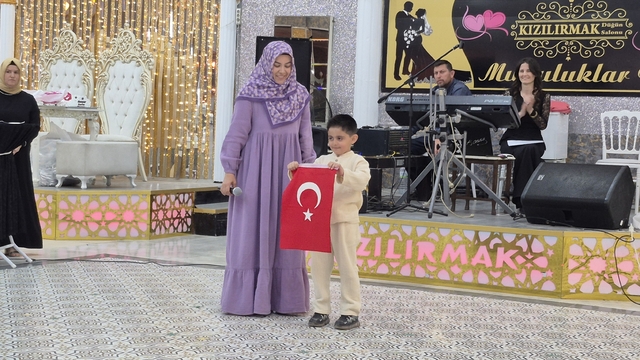 Bahşılı'da 4-6 yaş Kur'an kursu öğrencilerinden yıl sonu gösterisi