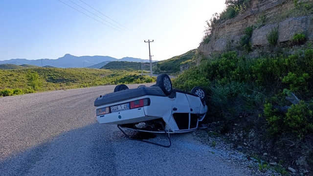 Manavgat'ta otomobilin devrilmesi sonucu 3 kişi yaralandı