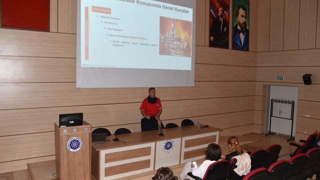 Tekirdağ NKÜ'de öğrenci ve akademisyenler yangınla mücadele konusunda bilgilendirildi