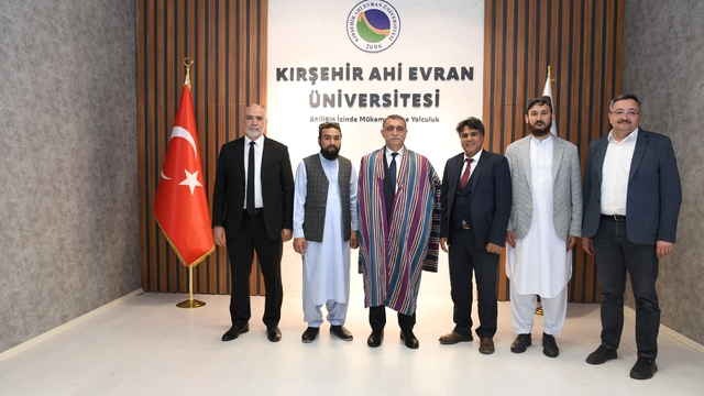 Afganistanlı yetkililerden KAEÜ Rektörü Karahocagil'e ziyaret