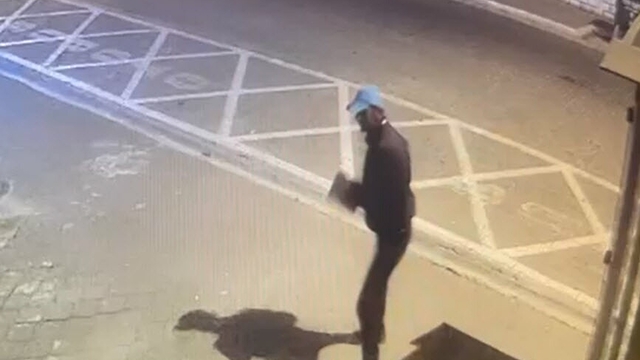 Fethiye'de AK Parti binasına taşlı saldırı