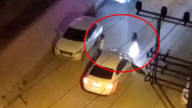 Kendisini takip eden sürücüyü ihbar etti; olay kamerada