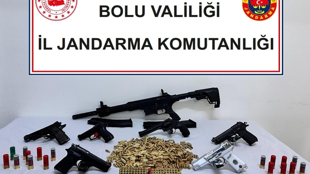 Bolu'da ruhsatsız silahların bulunmasına ilişkin 4 zanlıya gözaltı