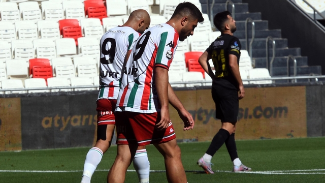 Karşıyaka'da taraftar-futbolcu gerilimi