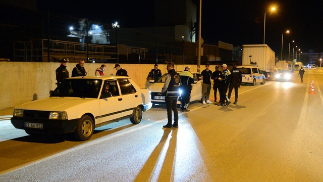 Edirne'de denetimden kaçan araç sürücüleri polis ekiplerince yakalandı