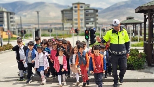Niğde'de 406 öğrenciye trafik eğitimi verildi