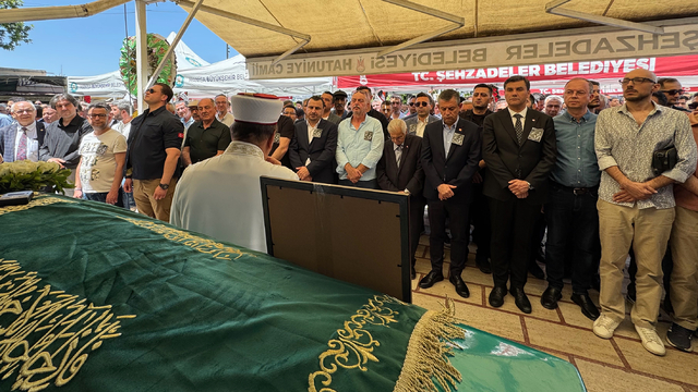 CHP Genel Başkanı Özel, Manisa'da cenaze törenine katıldı