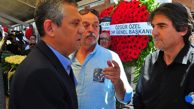 CHP lideri Özgür Özel, cenazeye katıldı