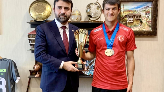 Milli sporcu Çenesiz'den AK Parti Karabük Milletvekili Şahin'e ziyaret