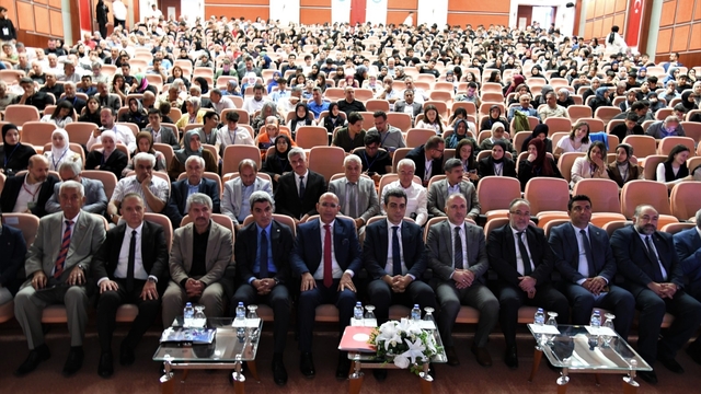 Malatya'da 3. Uluslararası İmam Hatip Öğrencileri Sempozyumu düzenlendi