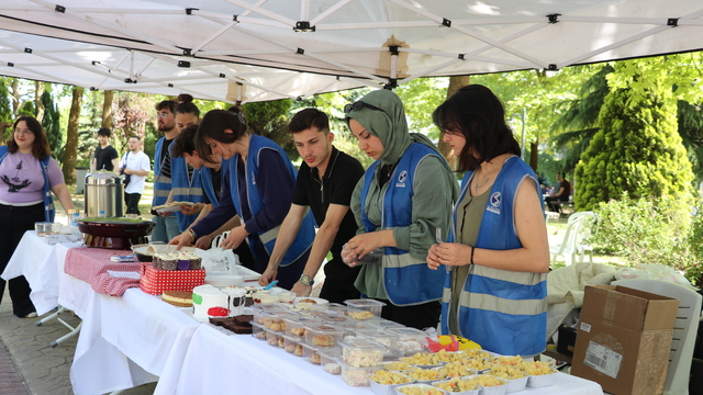 Sakarya Üniversitesi öğrencileri Gazze'ye destek kermesi düzenledi