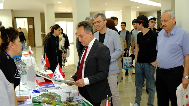 TOGÜ'de Üniversite Tanıtım Fuarı düzenlendi