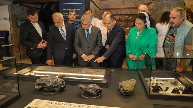 Niğde'de obsidyen sergisi ziyarete açıldı