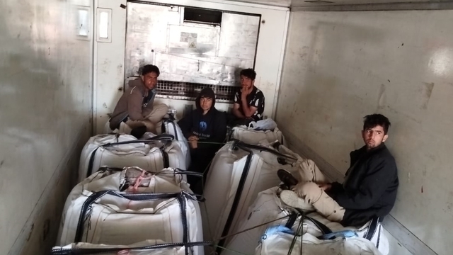 Sivas'ta durdurulan TIR'larda 7 düzensiz göçmen yakalandı