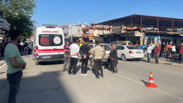 Hatay'da otomobilin çarptığı çocuk yaralandı