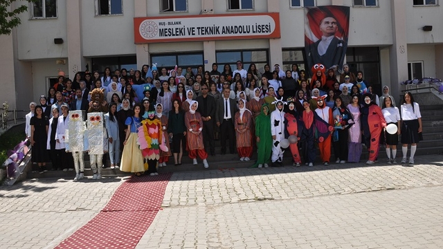 Bulanık'ta lise öğrencileri için yıl sonu şenliği düzenlendi