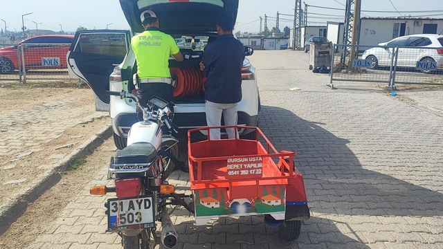 Hatay'da tehlikeli motosiklet kullanan sürücüye para cezası