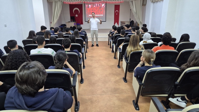 Adana'da liselerde suça karşı farkındalık konferansları düzenlendi