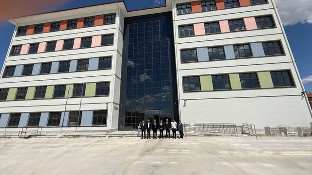 AK Parti Çorum Milletvekili Ahlatcı kentteki eğitim yatırımlarını inceledi