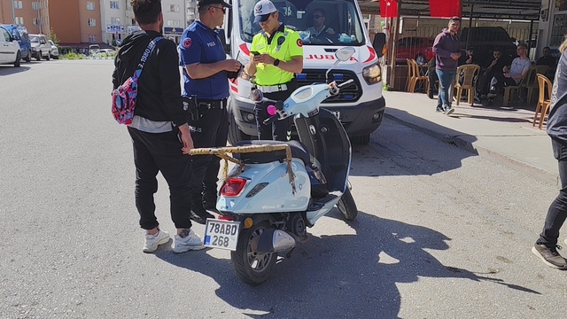 Karabük'te motosikletin yayaya çarpması sonucu 2 kişi yaralandı