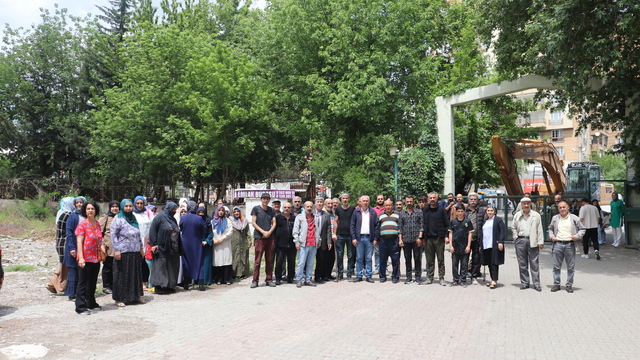 'Yerinde dönüşüm' projesi ile inşa edilecek binanın ortak alana yapılmasına izin vermediler