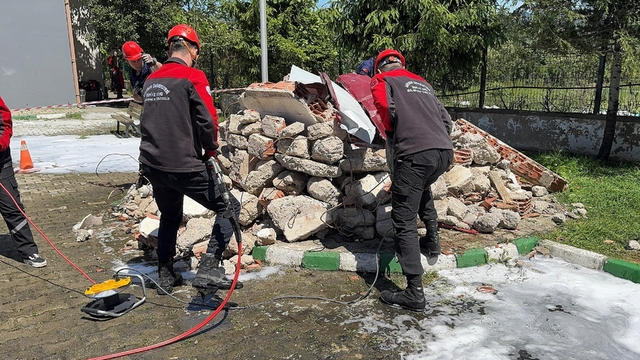 Giresun'da, sivil savunma ve itfaiyecilik programı öğrencileri tatbikat yaptı