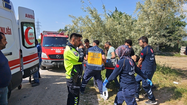 Bursa'da otomobil ile panelvanın çarpıştığı kazada 3 kişi yaralandı
