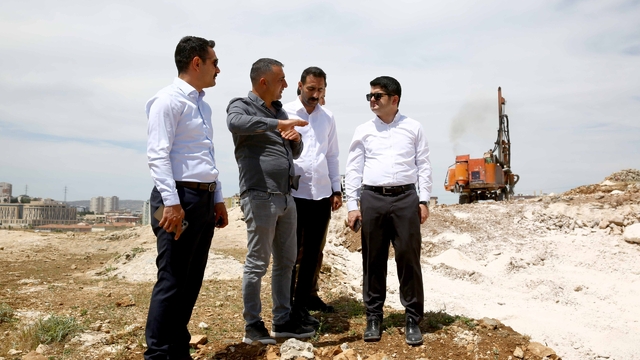 Mardin'de yol çalışmaları devam ediyor