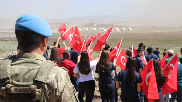Kayseri'de 179 öğrenci, 'Mehmetçikle Bir Gün' projesi kapsamında 'Erciyes 2025 Tatbikatı'nı takip etti