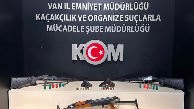 Van'da sosyal medyada silah paylaşımı yapan 5 kişi gözaltına alındı