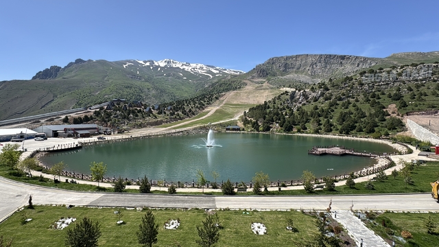 Erzincan'daki kayak merkezinin konaklama sorununu çözecek tesiste çalışmalar sürüyor