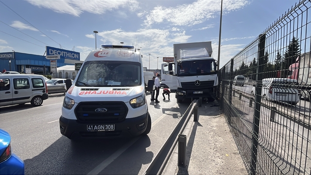 Direksiyon başında kalp krizi geçirdiği iddia edilen sürücü kaza yaptı