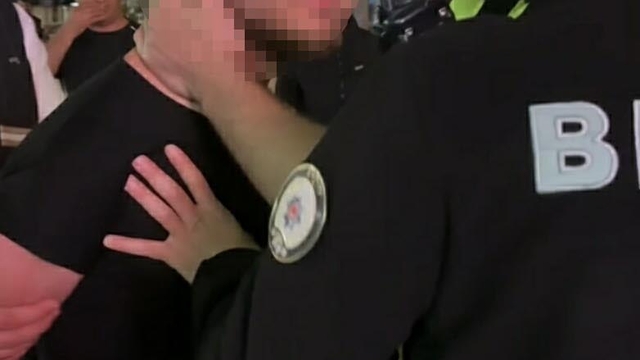 Polise direnip olay yerine çağırdığı arkadaşlarıyla hakaret eden alkollü sürücü tutuklandı