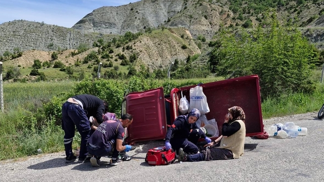 Çorum'da triportörün devrilmesi sonucu 2 kişi yaralandı