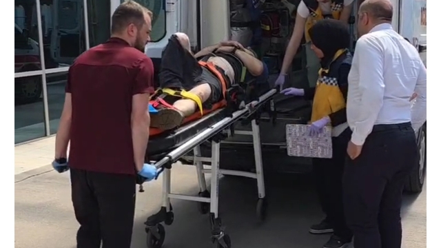 İş makinesinden düşen 3 işçi yaralandı