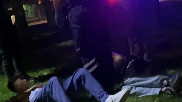 Parkta 2 genci lazerle taciz edip, bıçakla yaralayan 2 şüpheliden 1'i tutuklandı